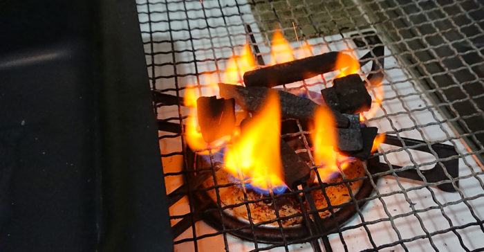 自炊でキャンプ飯！まずは火おこしから！