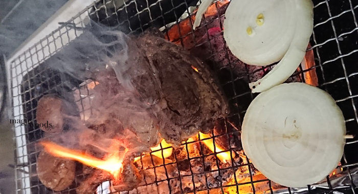 自宅でキャンプ飯、キャンプギアを使った家飯炭火ステーキ国産牛